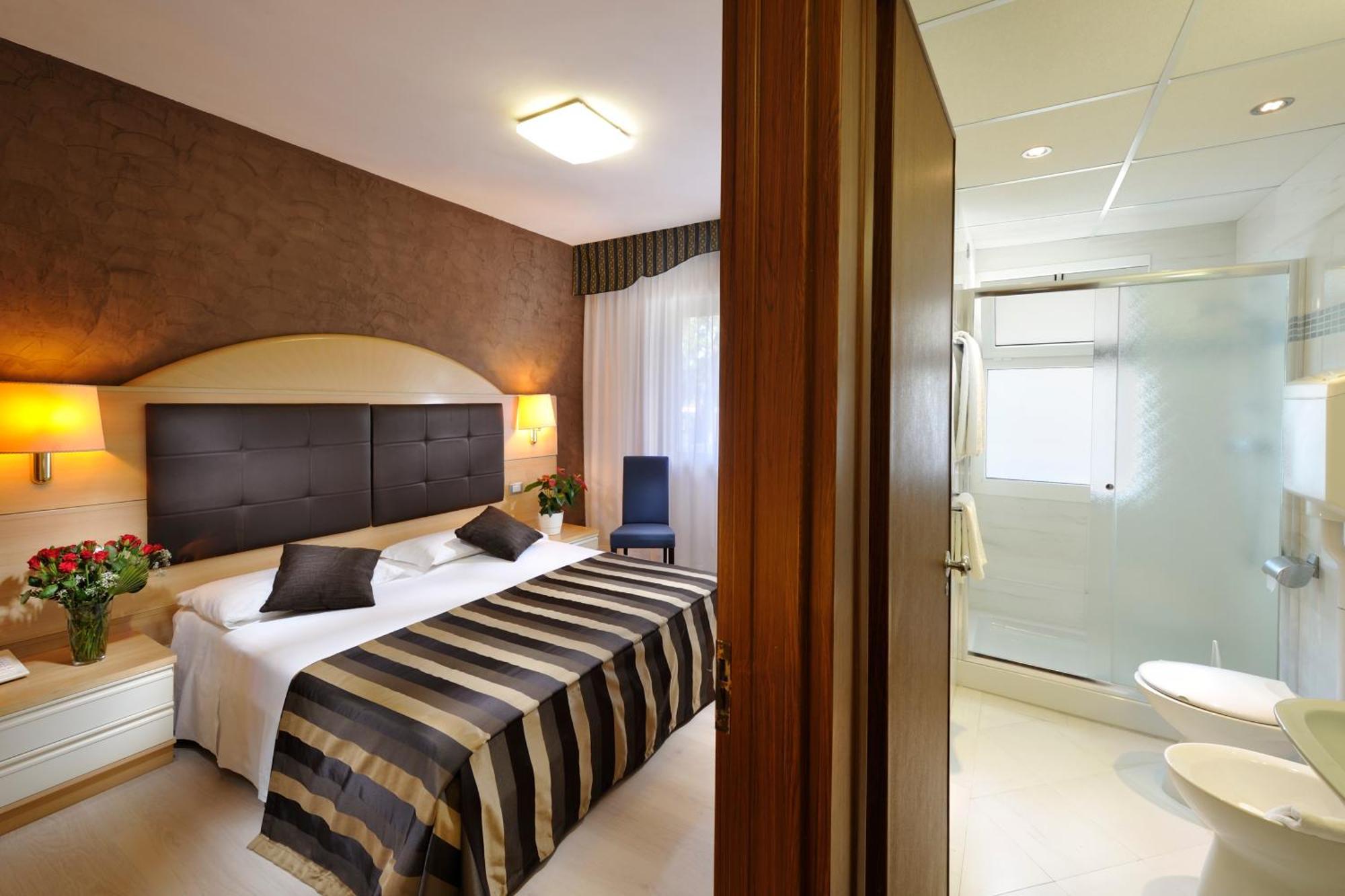Hotel Eros Lignano Sabbiadoro Exterior photo