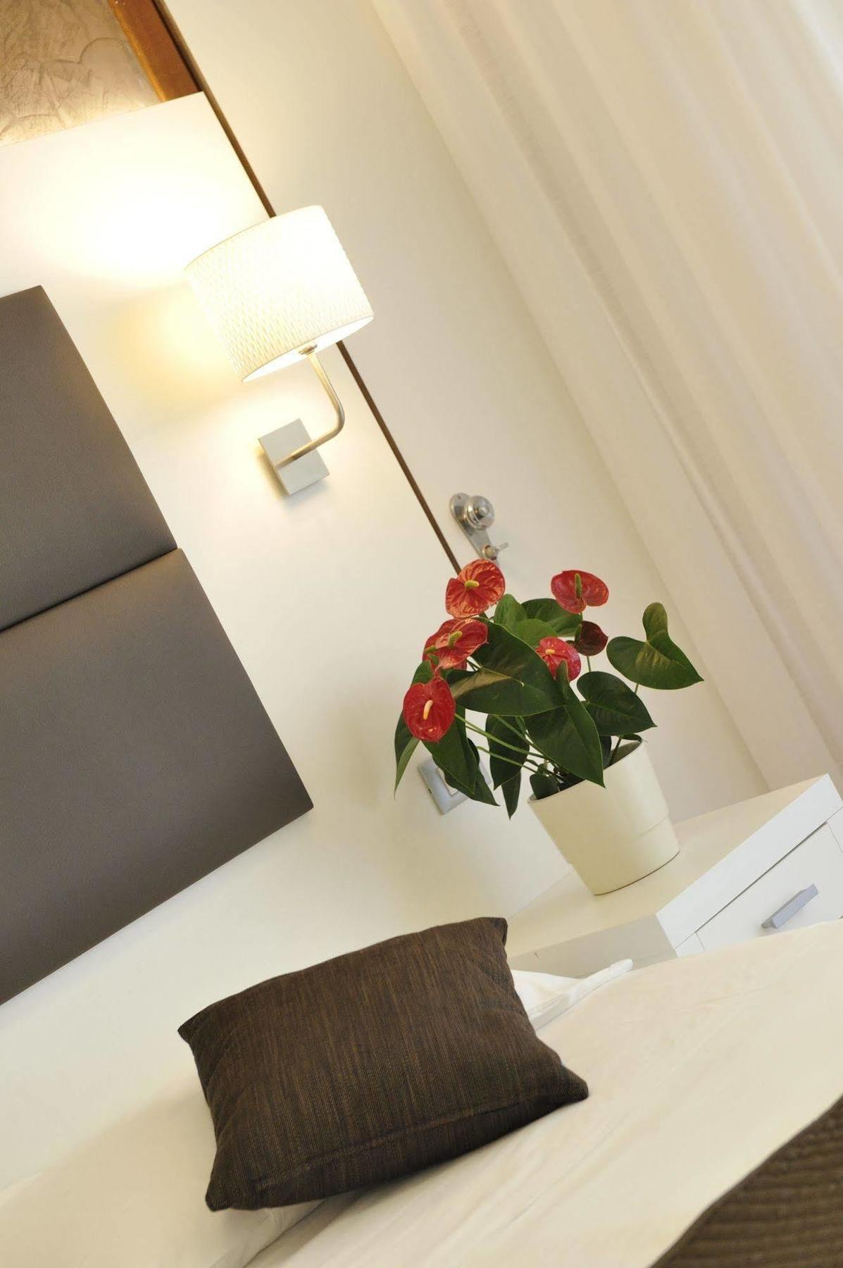 Hotel Eros Lignano Sabbiadoro Exterior photo